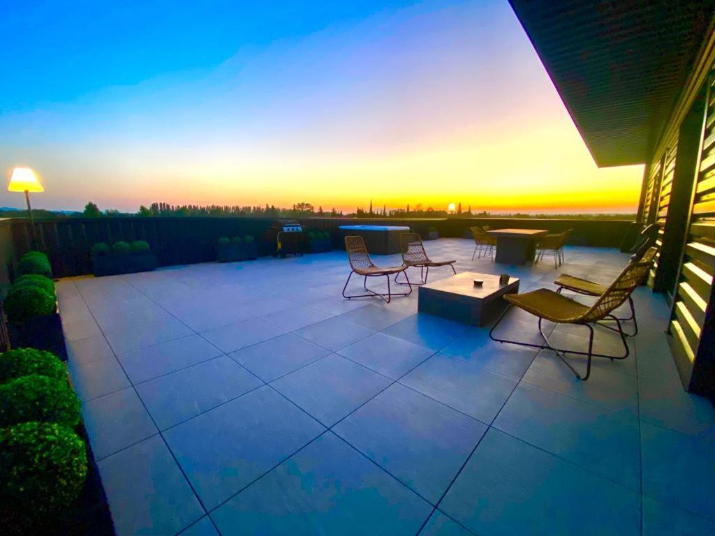 Saint Remy De Provence Roof Top Avec Jacuzzi Exterior foto
